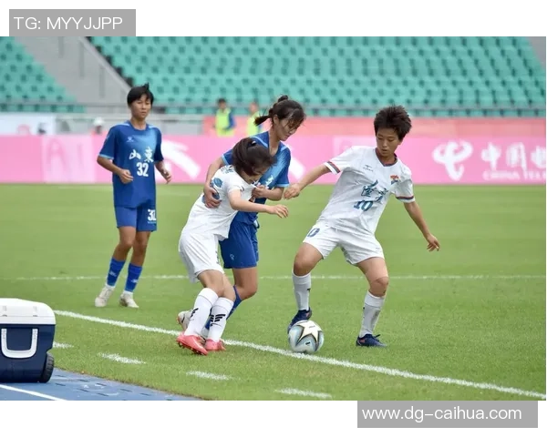 足球表演服装的魅力与风格探讨如何提升球场上的视觉效果与运动表现